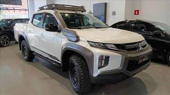 MITSUBISHI L200 TRITON 2.4 16V TURBO DIESEL SPORT SAVANA CD 4P 4X4 AUTOMÁTICO